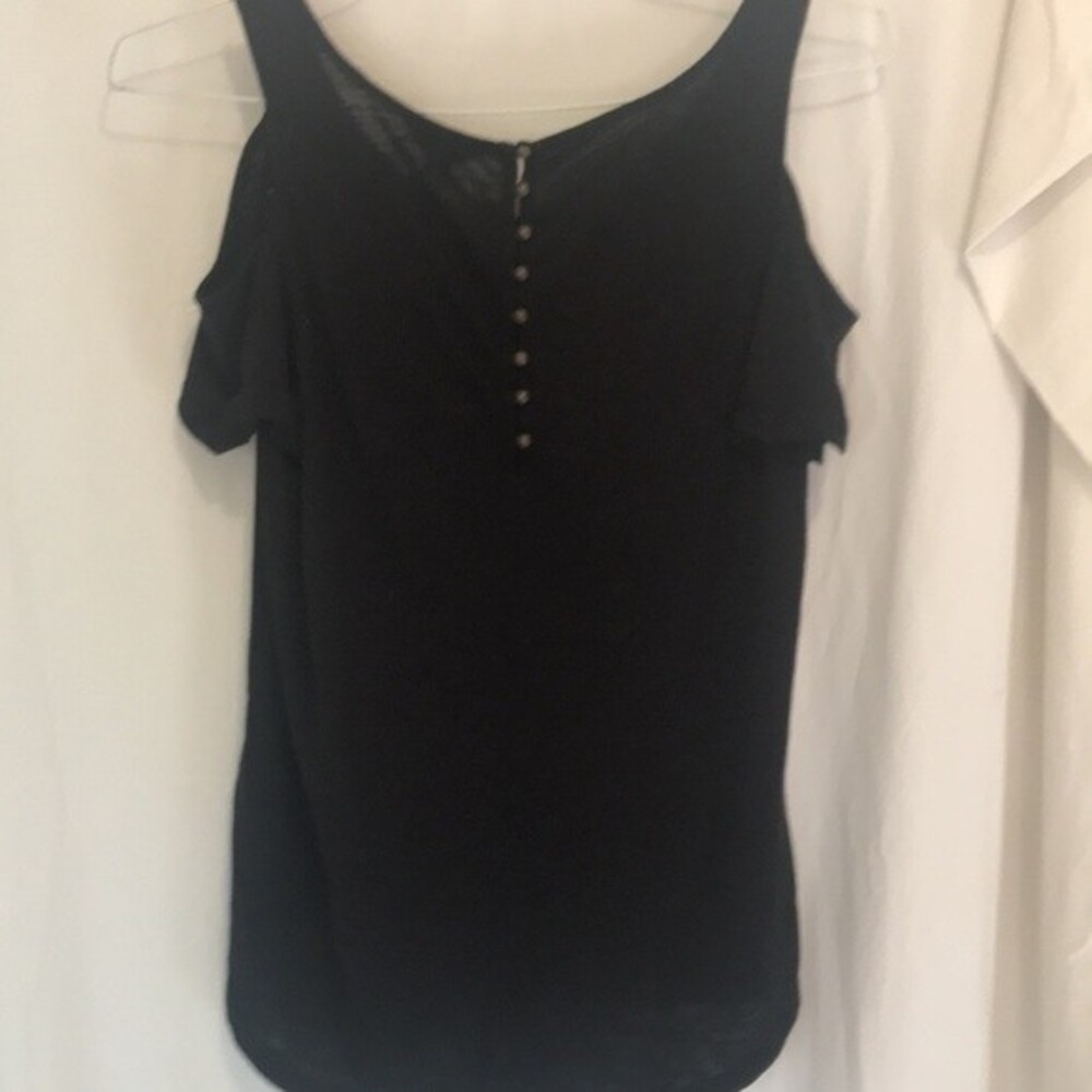 Lucky Brand Size S Black Cold Shoulder Boho Embroidered Knit top Flutter Sleeve - Picture 2 of 3